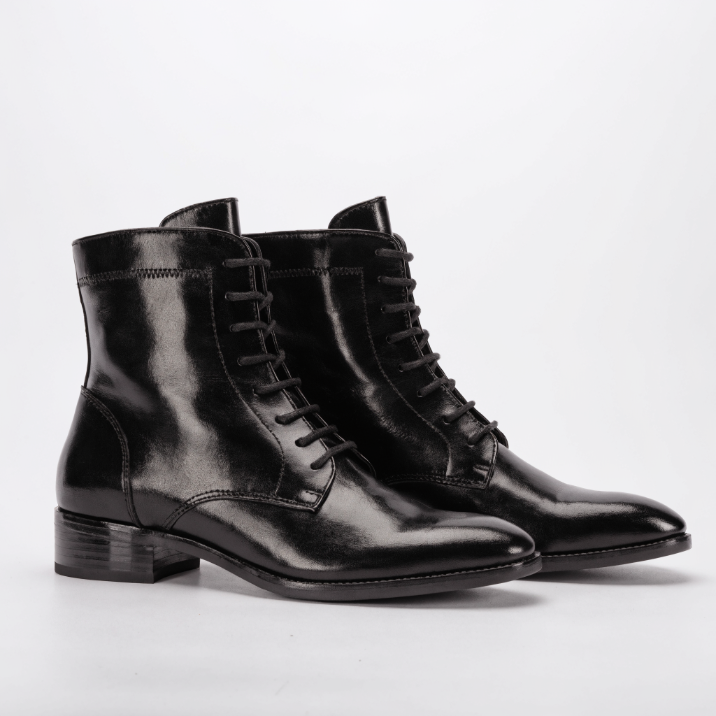 Bottines femme en cuir noir avec détails artisanaux